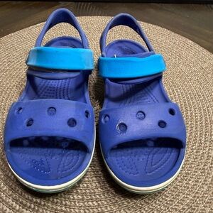 CROCS Kids Two-Tone Blue Hook-and-Loop Sandals SZ-10- Box16